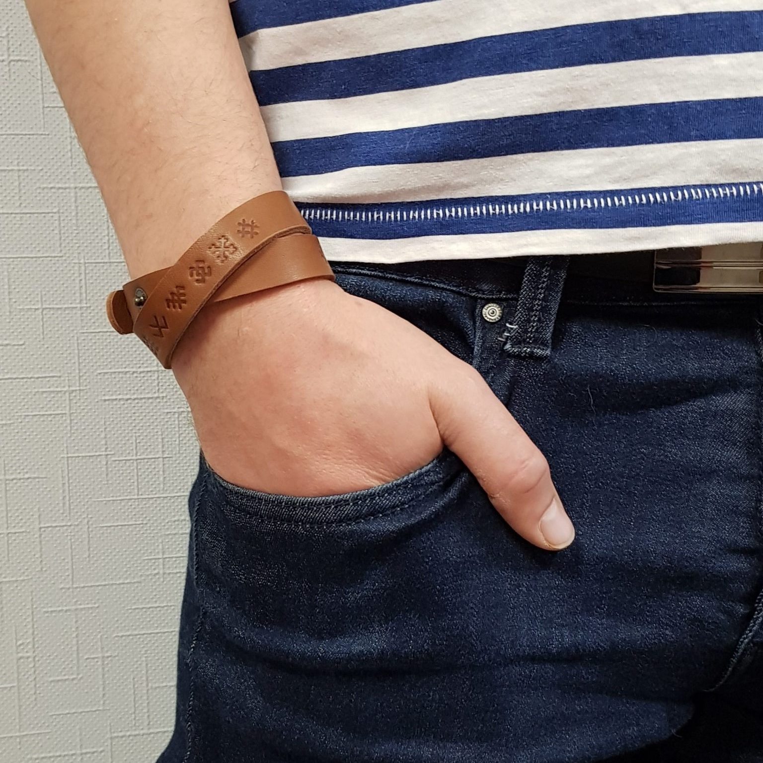 Brūna dabīgās ādas aproce "Dubultais Reinis" Brūna dabīgās ādas aproce "Dubultais Reinis"