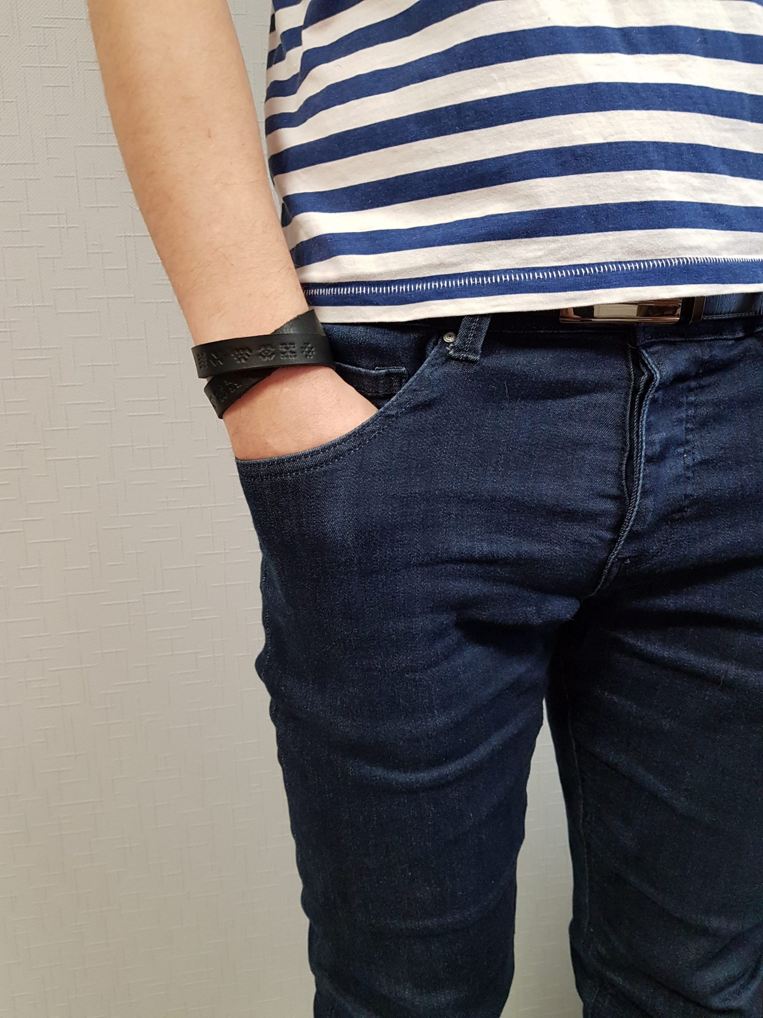 Melna dabīgās ādas aproce "Dubultais Reinis" Melna dabīgās ādas aproce "Dubultais Reinis"